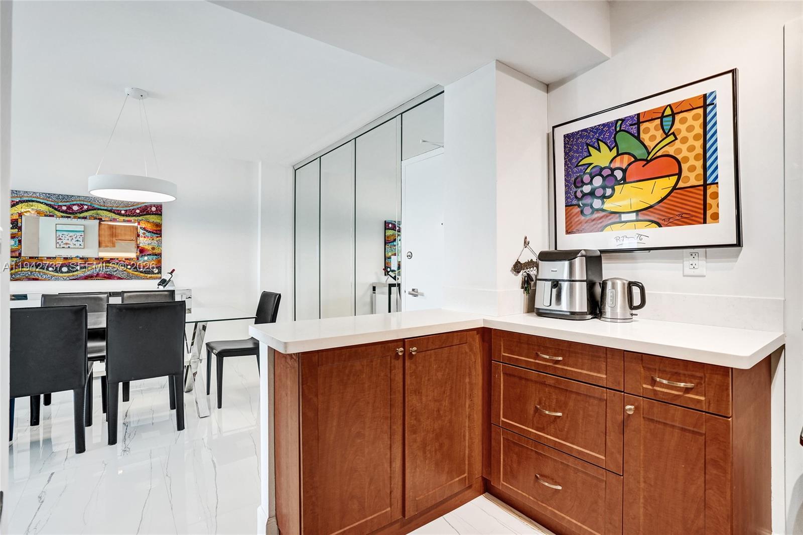 Ver detalles 1110 2 / 2 1220 sq. ft. $ 2026-02-11 0 foto