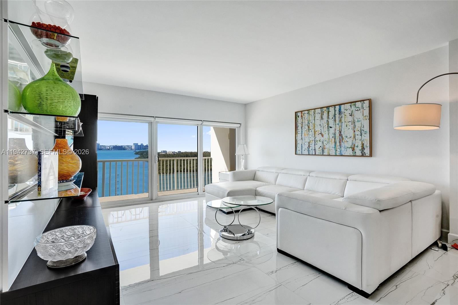 Ver detalles 1110 2 / 2 1220 sq. ft. $ 2026-02-11 0 foto