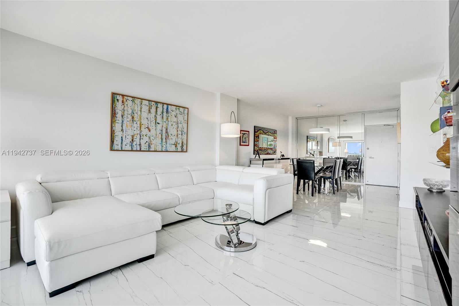 Ver detalles 1110 2 / 2 1220 sq. ft. $ 2026-02-11 0 foto