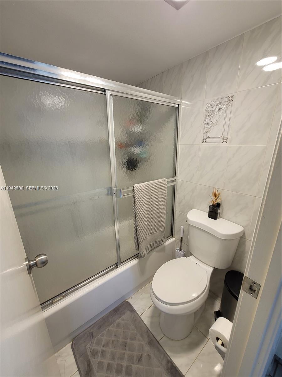 Photo of 20301 Country Club Dr  #1124, Aventura, Florida, 33180 - 