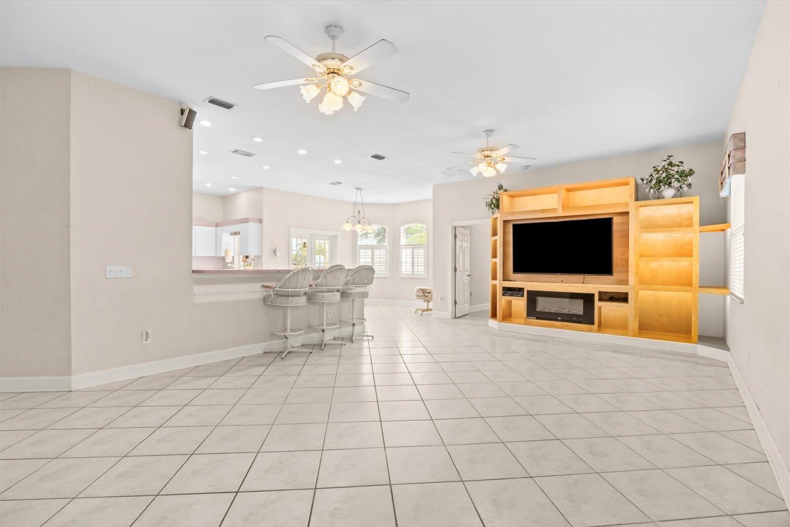 Ver detalles 156 5 / 4 4218 sq. ft. $ 2026-02-23 0 foto