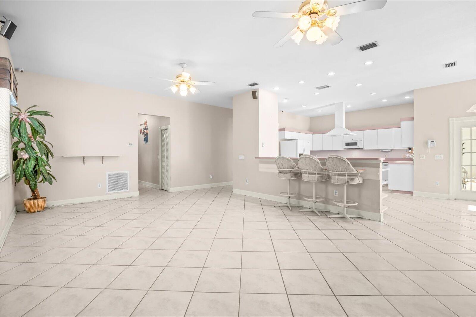 Ver detalles 156 5 / 4 4218 sq. ft. $ 2026-02-23 0 foto