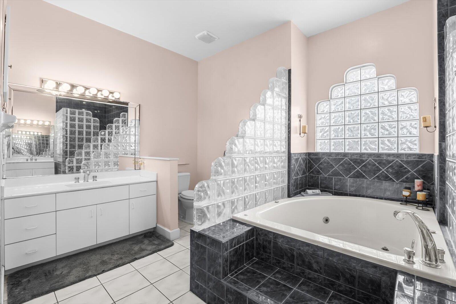 Ver detalles 156 5 / 4 4218 sq. ft. $ 2026-02-23 0 foto