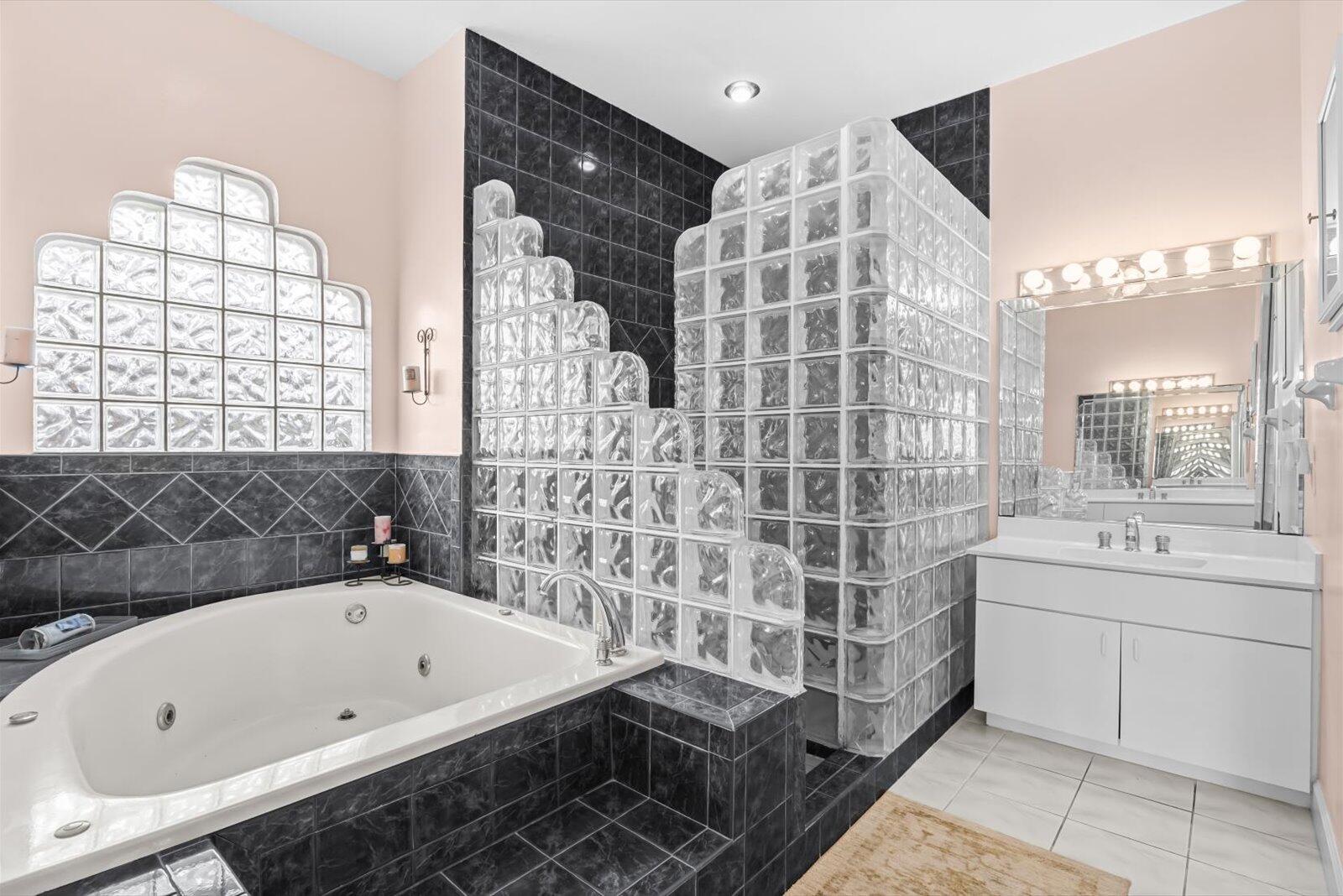Ver detalles 156 5 / 4 4218 sq. ft. $ 2026-02-23 0 foto
