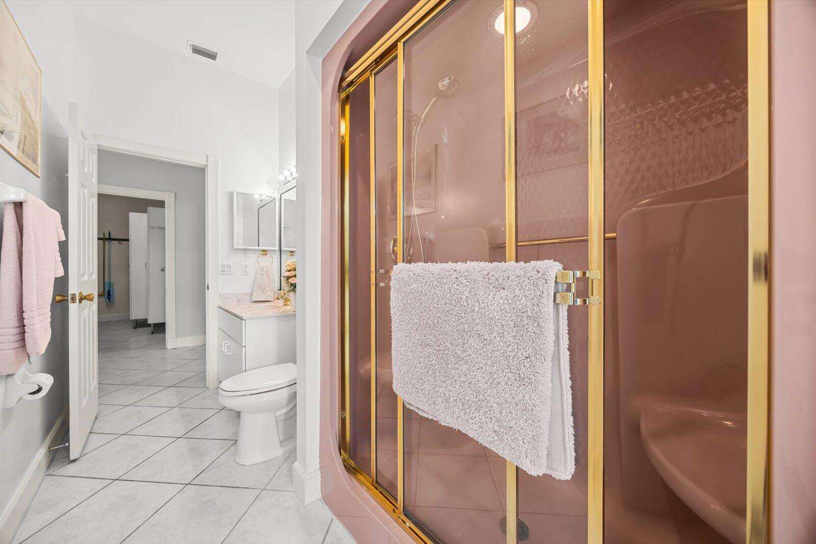 Ver detalles 156 5 / 4 4218 sq. ft. $ 2026-02-23 0 foto