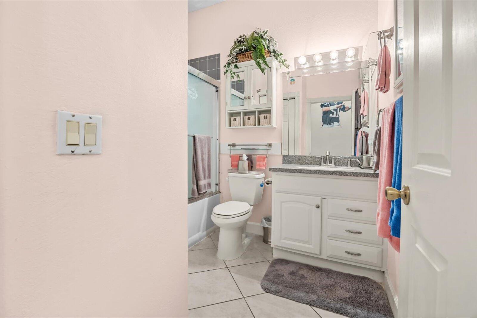 Ver detalles 156 5 / 4 4218 sq. ft. $ 2026-02-23 0 foto