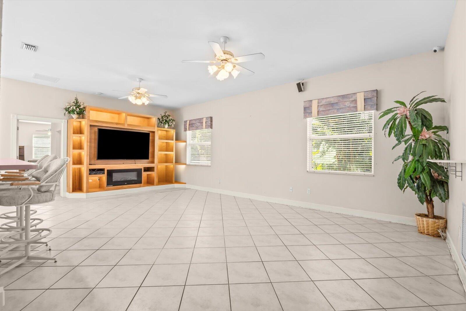 Ver detalles 156 5 / 4 4218 sq. ft. $ 2026-02-23 0 foto