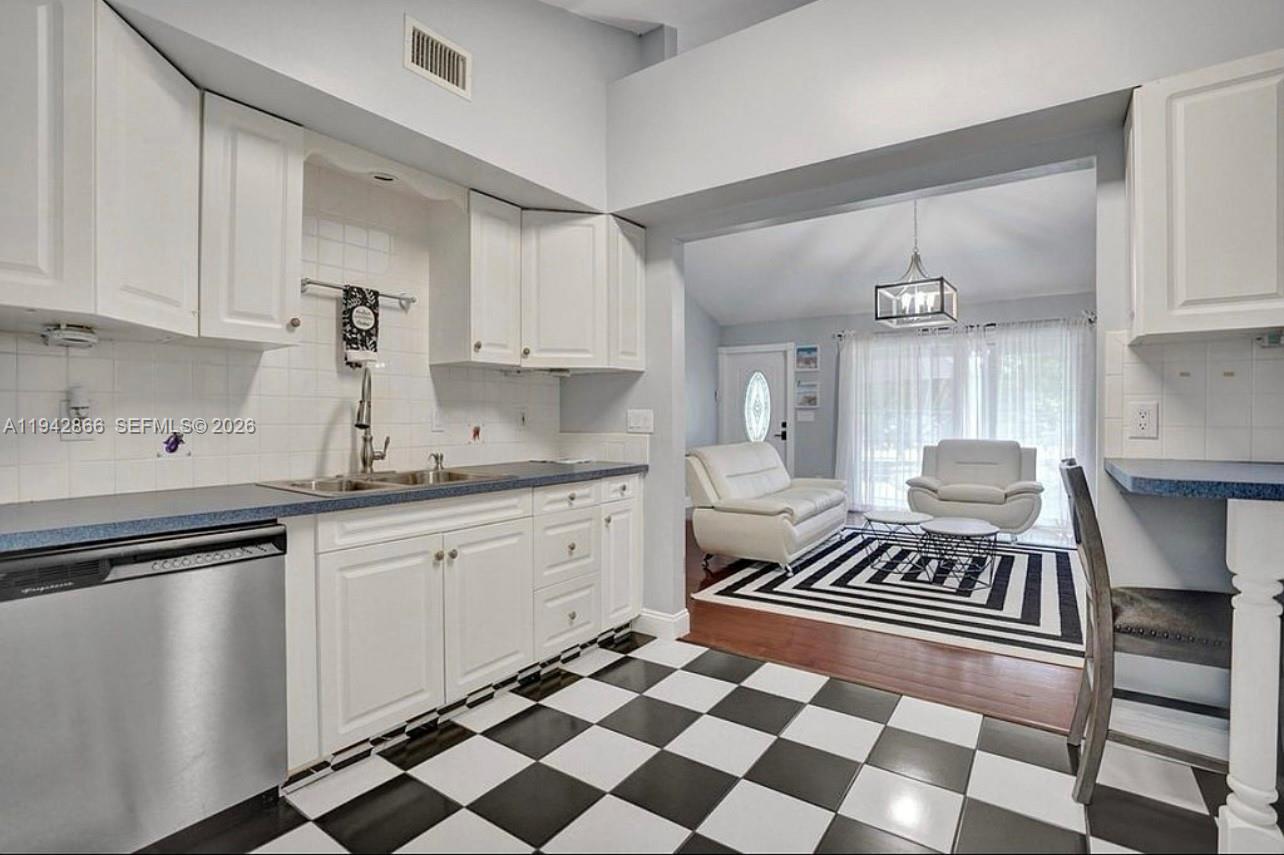 502 5 / 3 3406 sq. ft. $ 2026-01-10 0 Photo