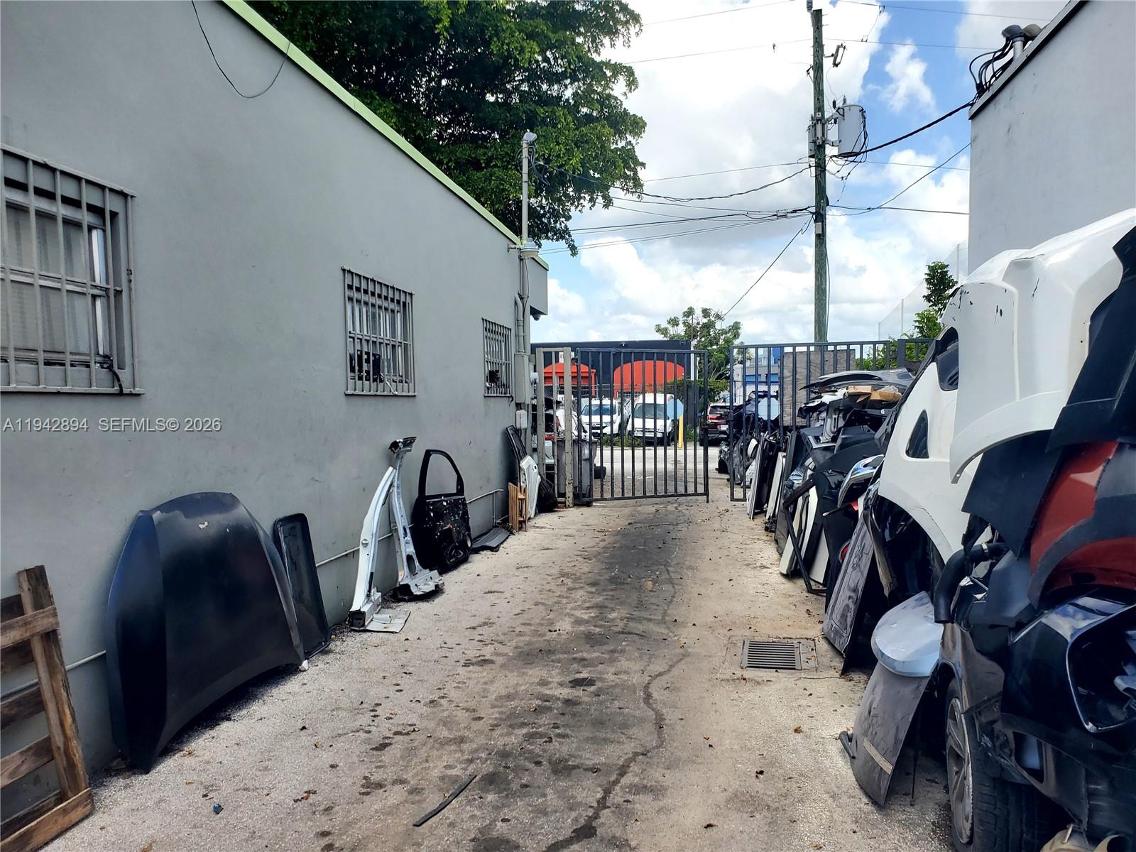   /   sq. ft. $ 2026-01-10 0 foto