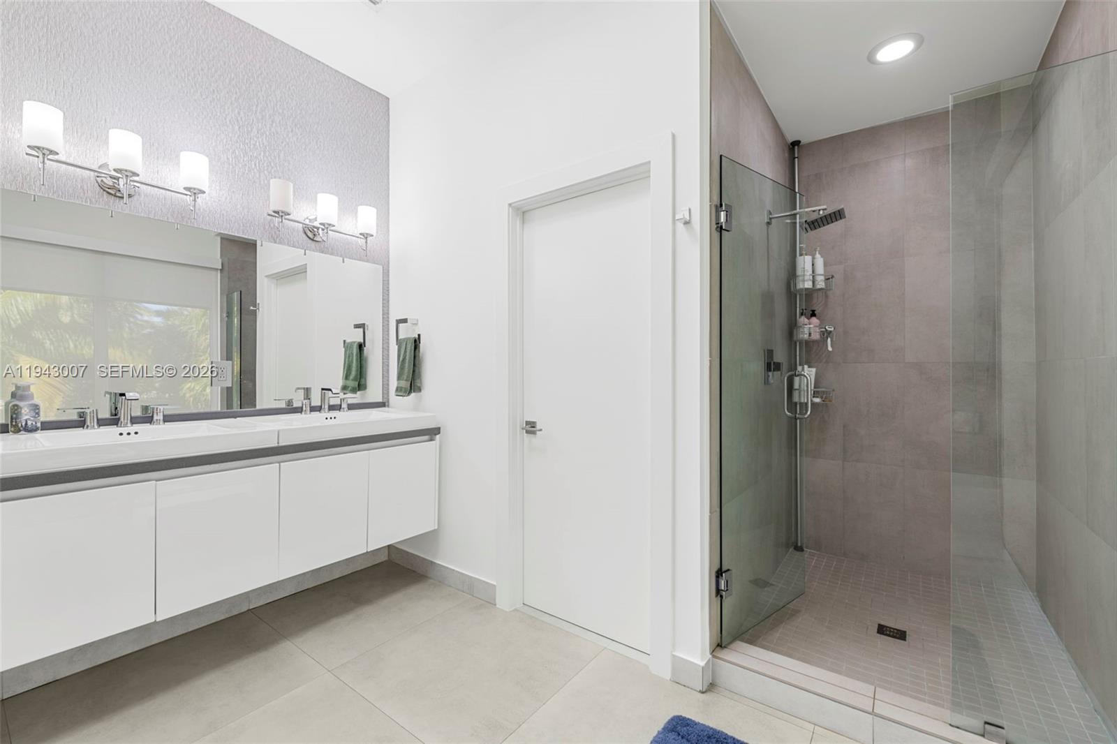 Photo of 19005 Atlantic Blvd (19005), Sunny Isles Beach, Florida, 33160 -