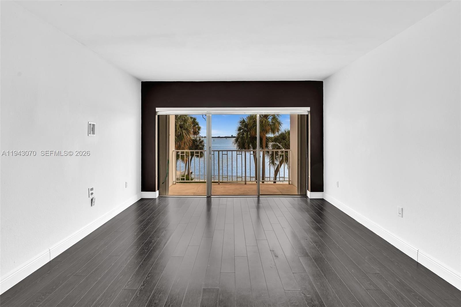 228 1 / 2 762 sq. ft. $ 2026-01-10 0 Photo