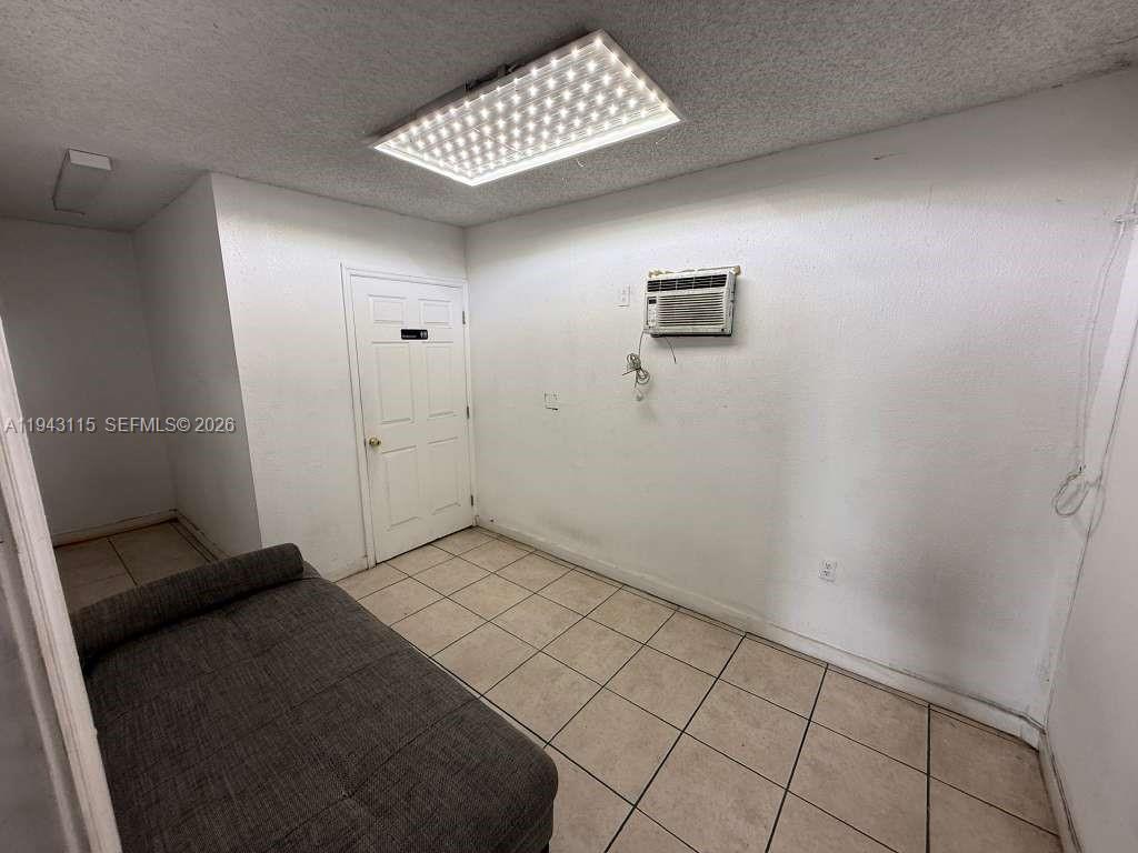 5  /   кв.футов $ 2026-01-11 0 Фото