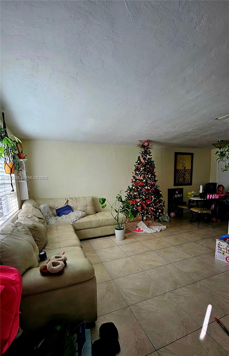   /  1743 кв.футов $ 2026-01-11 0 Фото