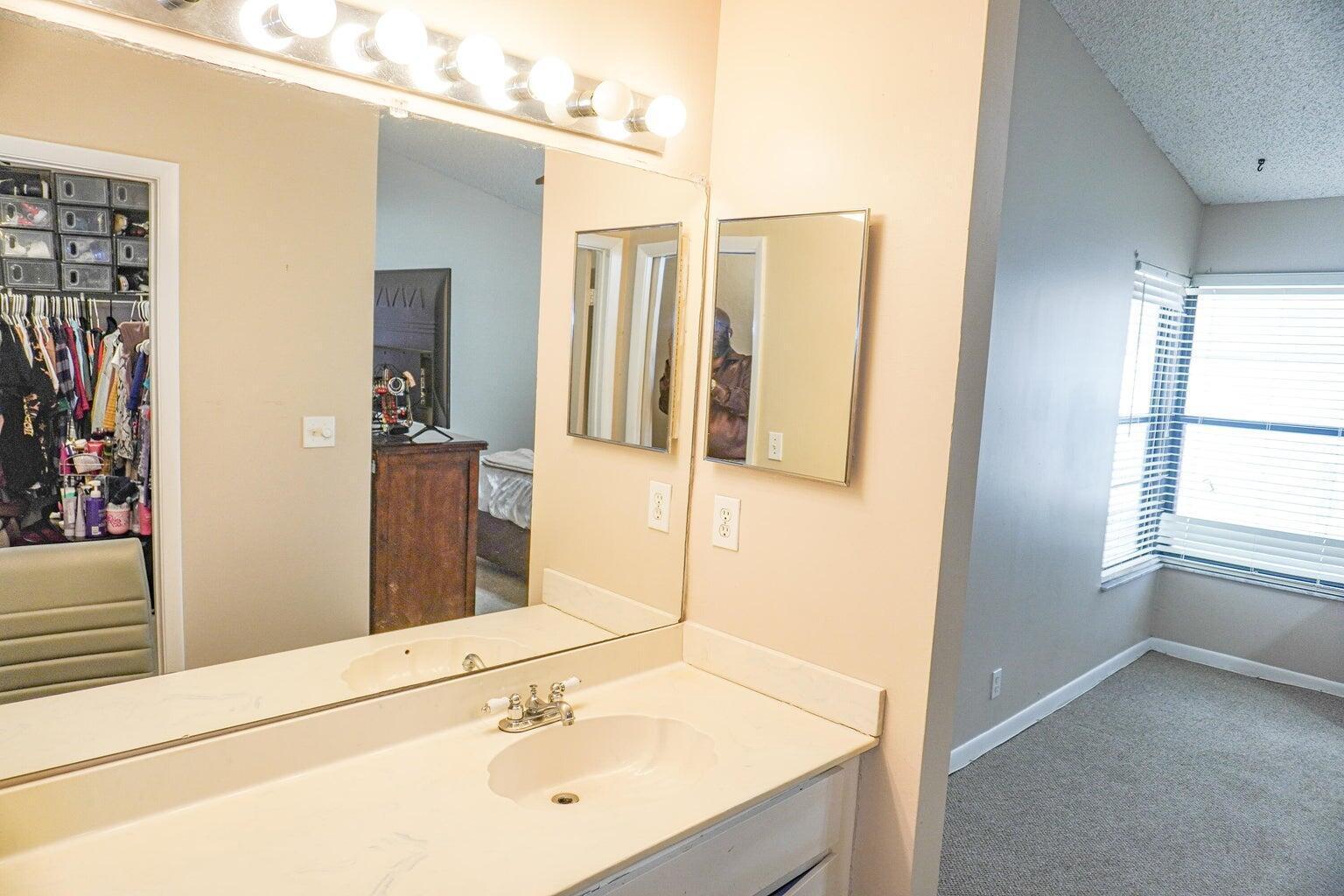 Ver detalles 49 3 / 2 1382 sq. ft. $ 2026-01-31 0 foto