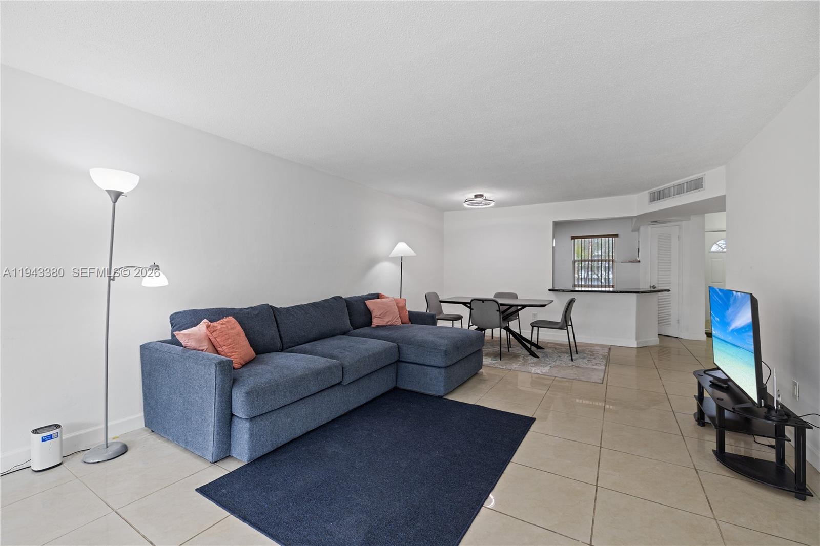 C216 2 / 2 1156 sq. ft. $ 2026-05-18 0 foto