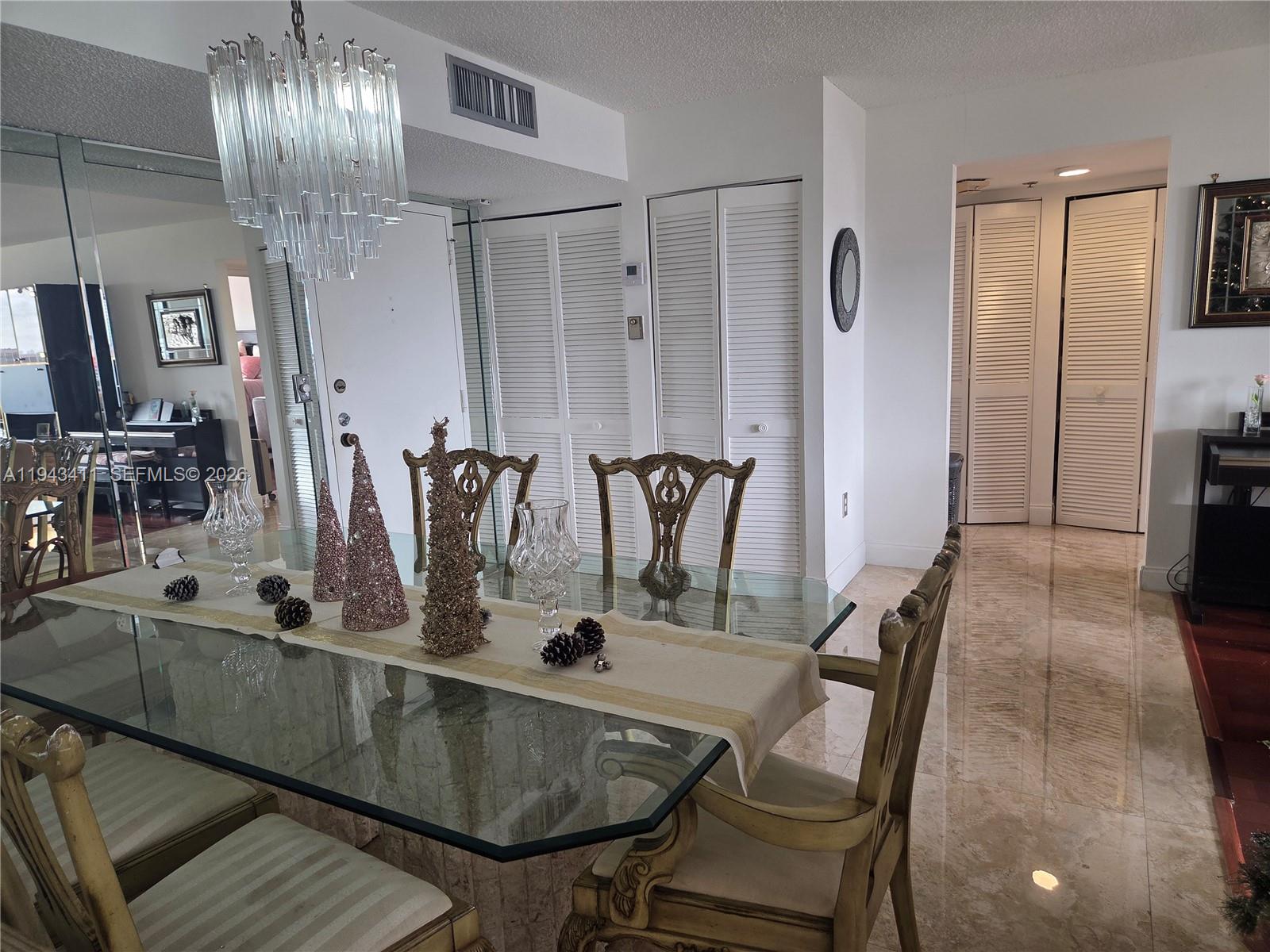 1008 2 / 2 1507 кв.футов $ 2026-01-12 0 Фото