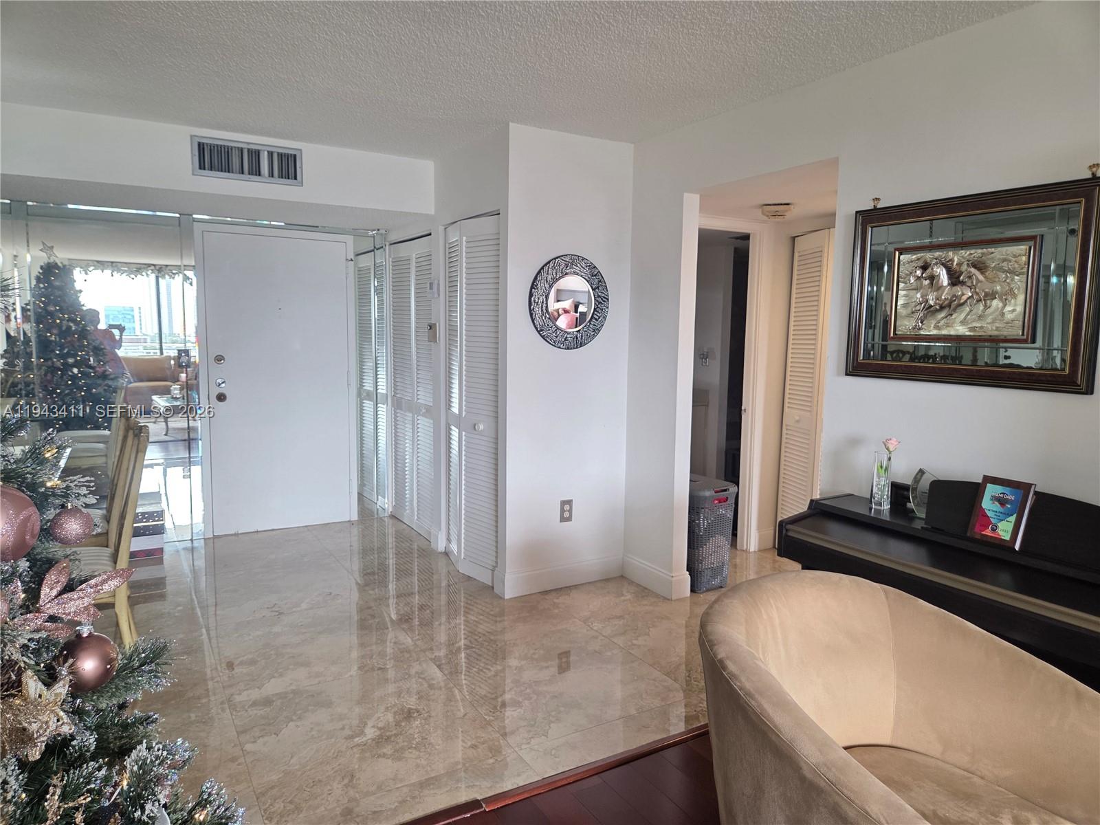 1008 2 / 2 1507 кв.футов $ 2026-01-12 0 Фото