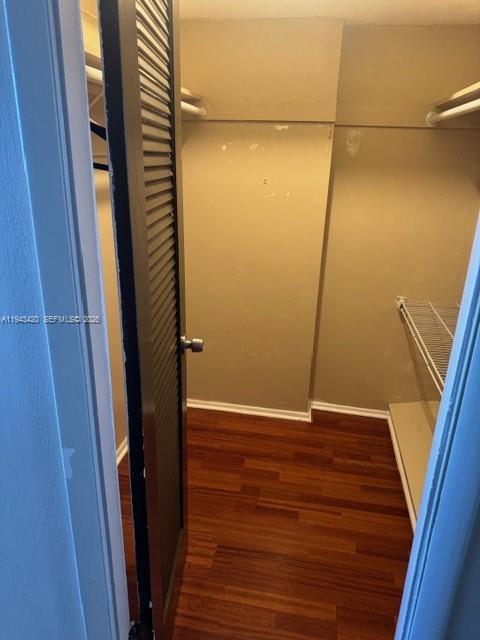 Ver detalles 706 1 / 2 873 sq. ft. $ 2026-05-27 0 foto