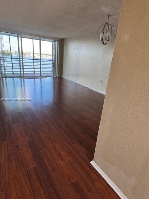 Ver detalles 706 1 / 2 873 sq. ft. $ 2026-05-27 0 foto