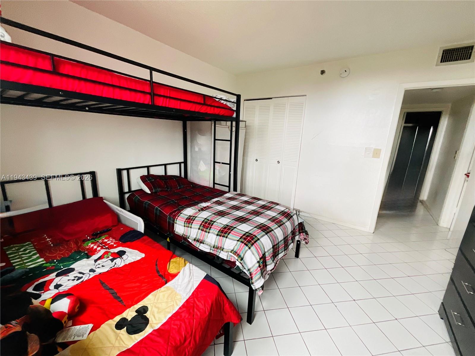 304 2 / 2 1100 sq. ft. $ 2026-01-12 0 foto