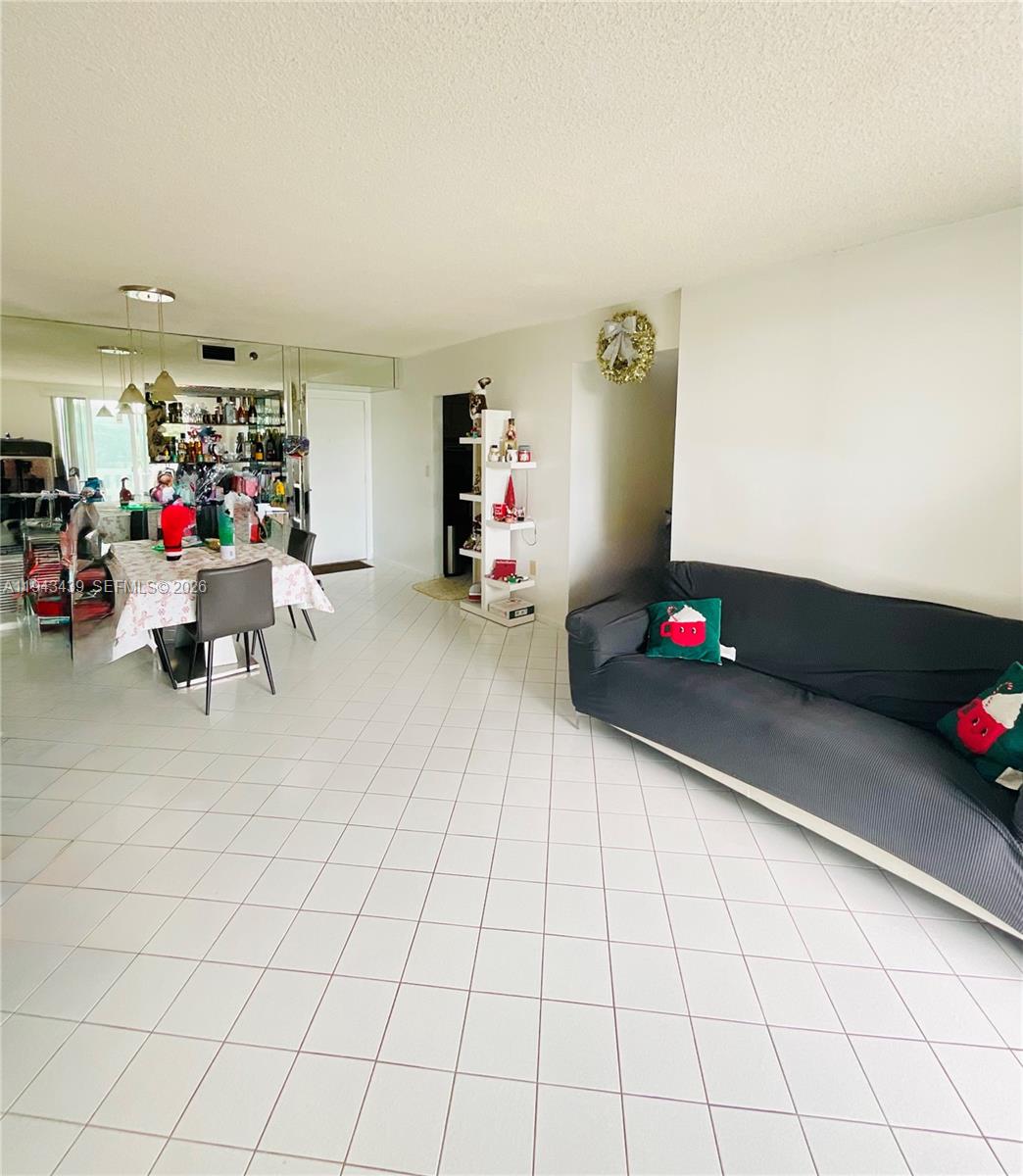 304 2 / 2 1100 sq. ft. $ 2026-01-12 0 foto
