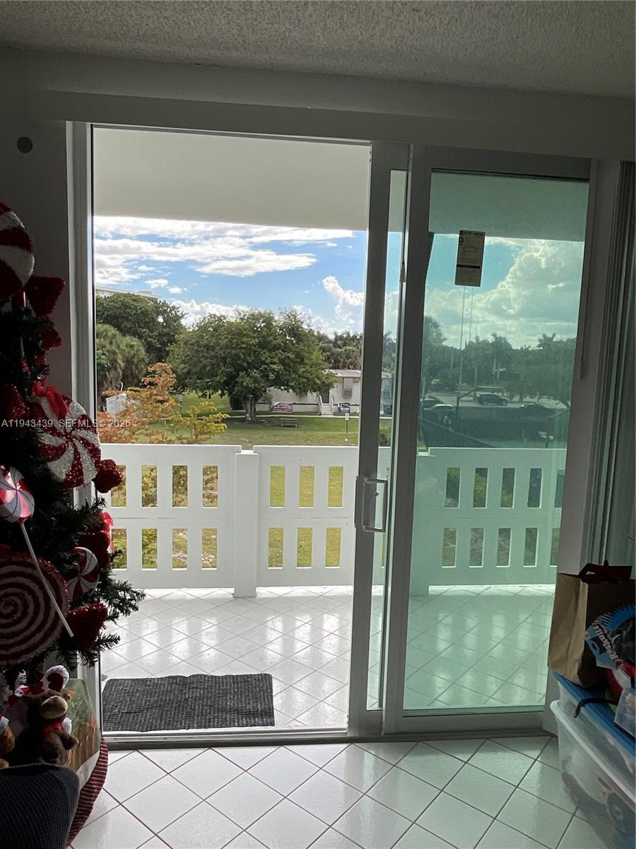 304 2 / 2 1100 sq. ft. $ 2026-01-12 0 foto