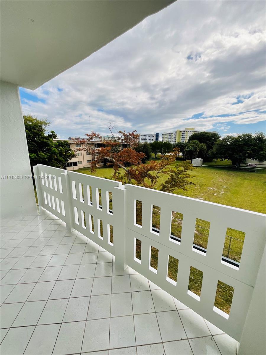 304 2 / 2 1100 sq. ft. $ 2026-01-12 0 foto