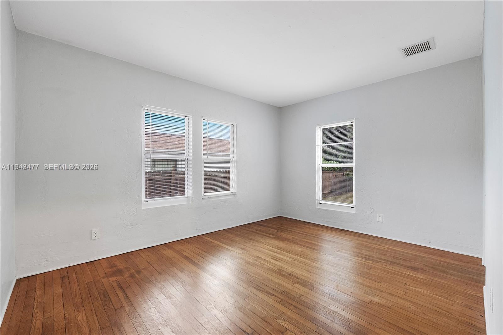   /  1600 кв.футов $ 2026-01-12 0 Фото