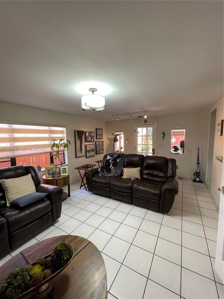   /  2752 кв.футов $ 2026-01-12 0 Фото