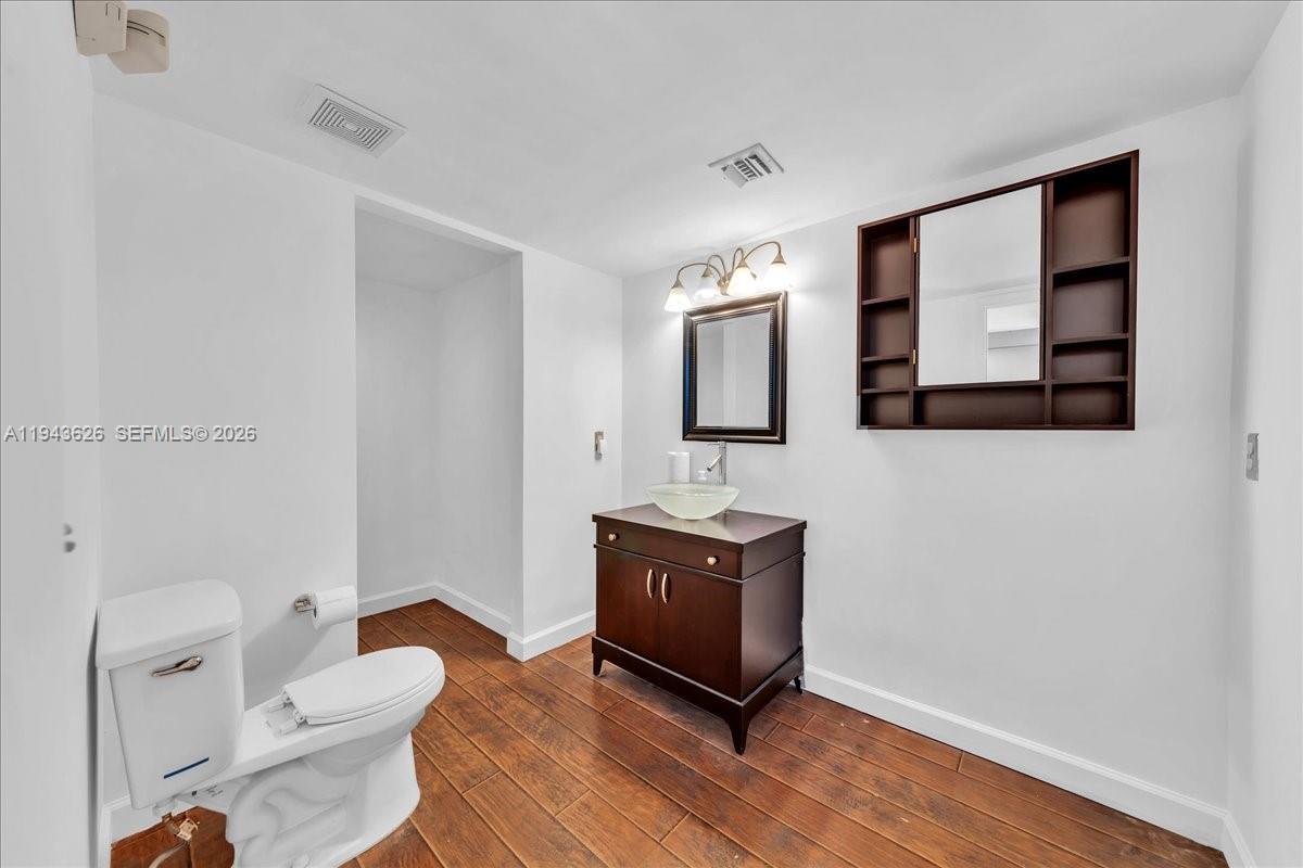 10  /   кв.футов $ 2026-01-12 0 Фото