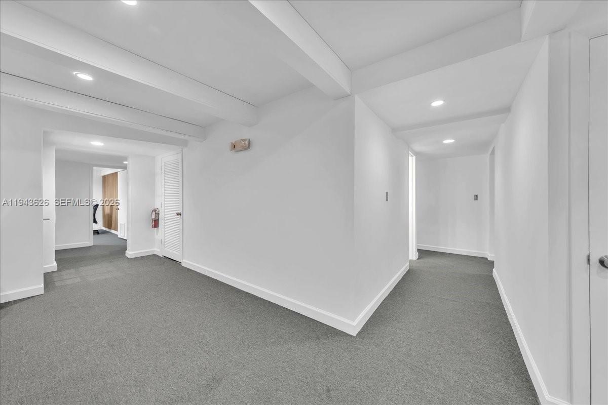 10  /   кв.футов $ 2026-01-12 0 Фото