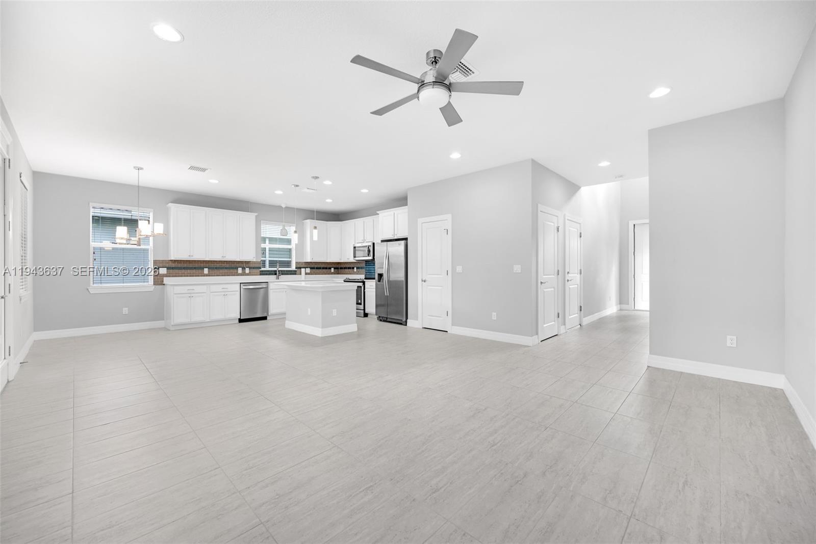 964 3 / 3 1881 кв.футов $ 2026-01-12 0 Фото