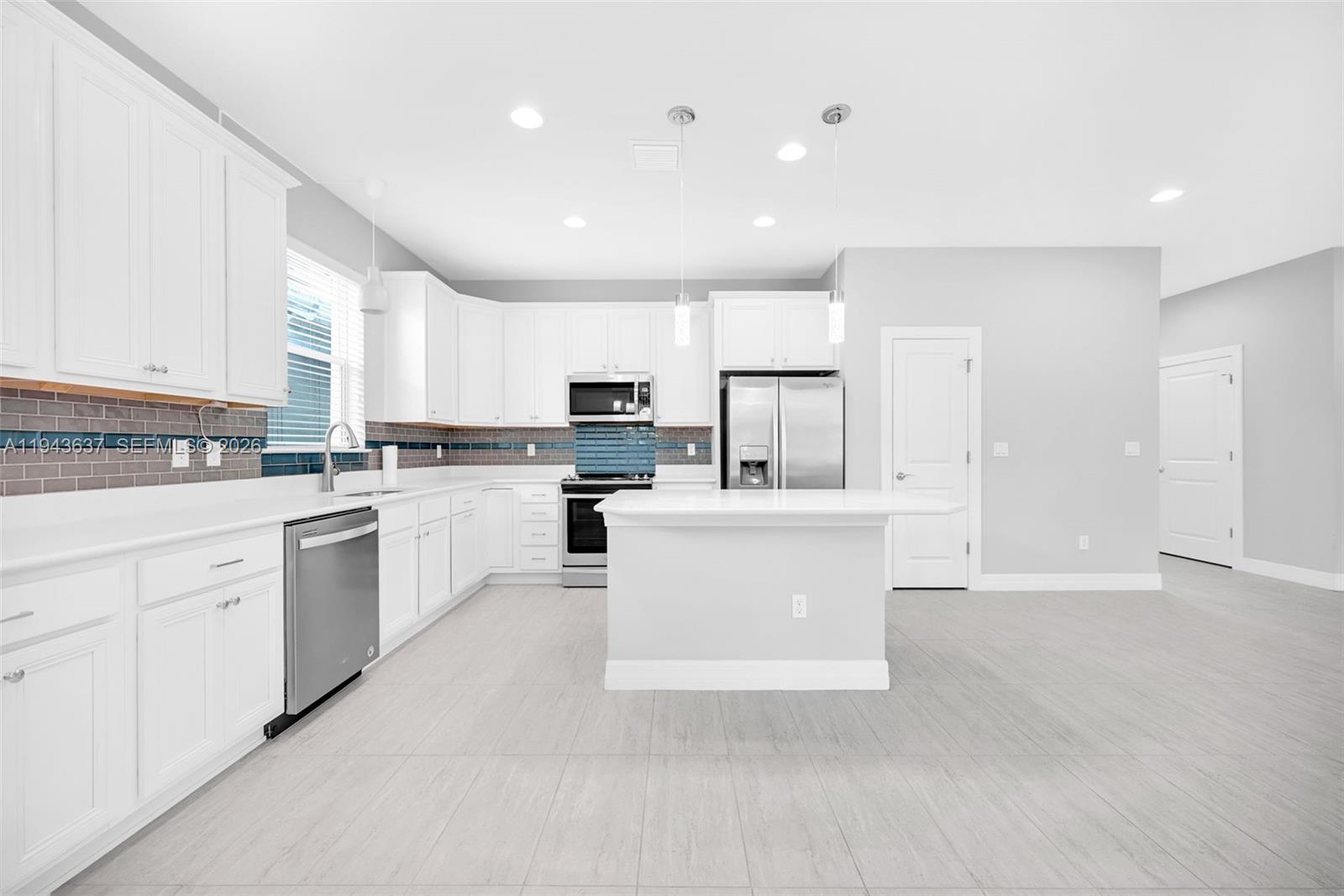 964 3 / 3 1881 кв.футов $ 2026-01-12 0 Фото