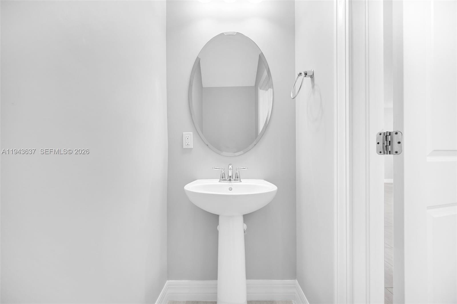 964 3 / 3 1881 кв.футов $ 2026-01-12 0 Фото