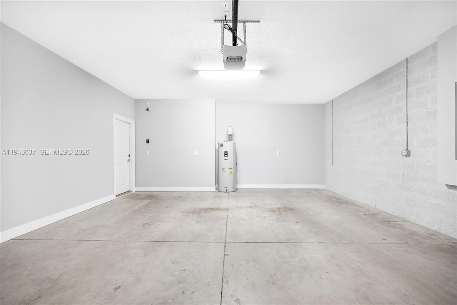 964 3 / 3 1881 кв.футов $ 2026-01-12 0 Фото