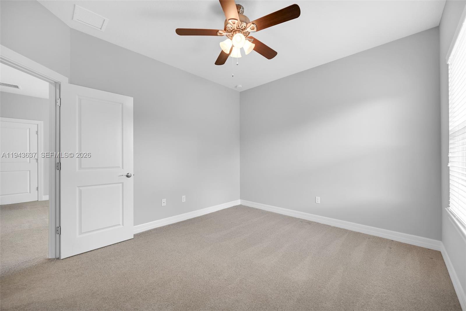 964 3 / 3 1881 кв.футов $ 2026-01-12 0 Фото