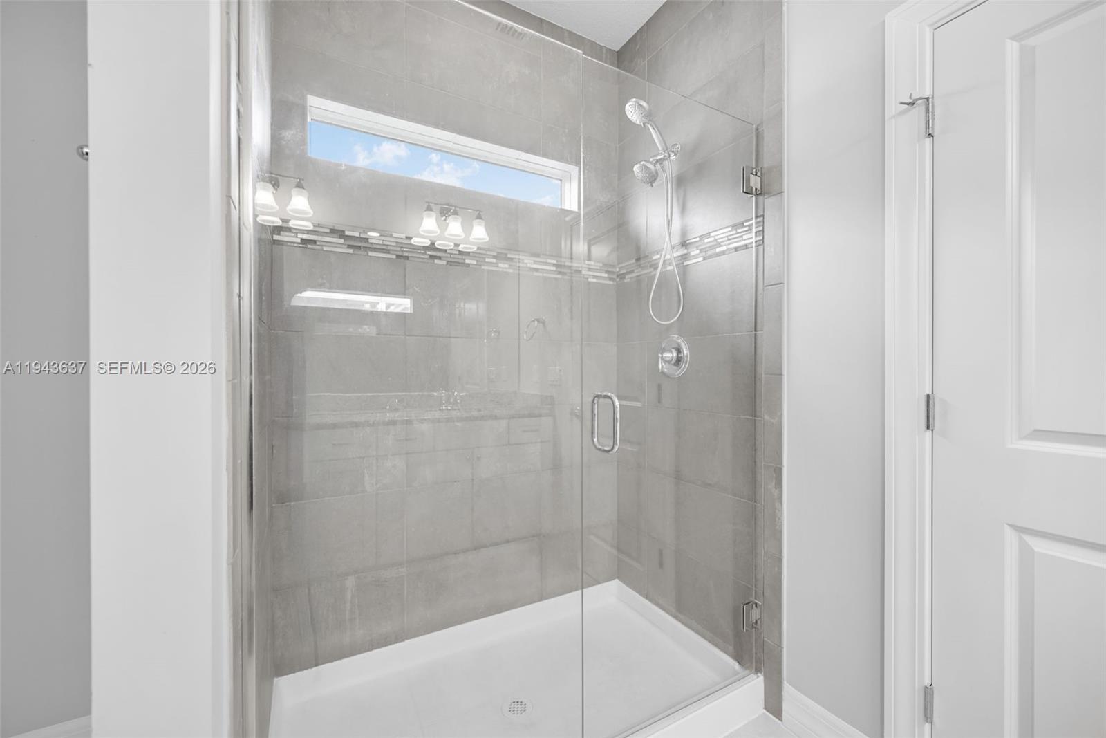 964 3 / 3 1881 кв.футов $ 2026-01-12 0 Фото