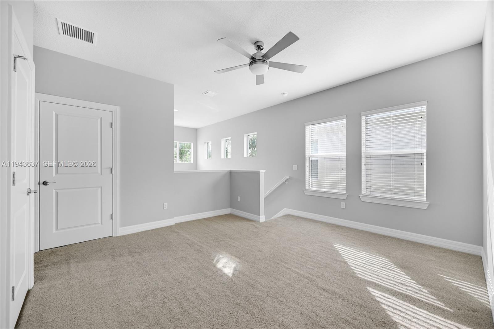 964 3 / 3 1881 кв.футов $ 2026-01-12 0 Фото