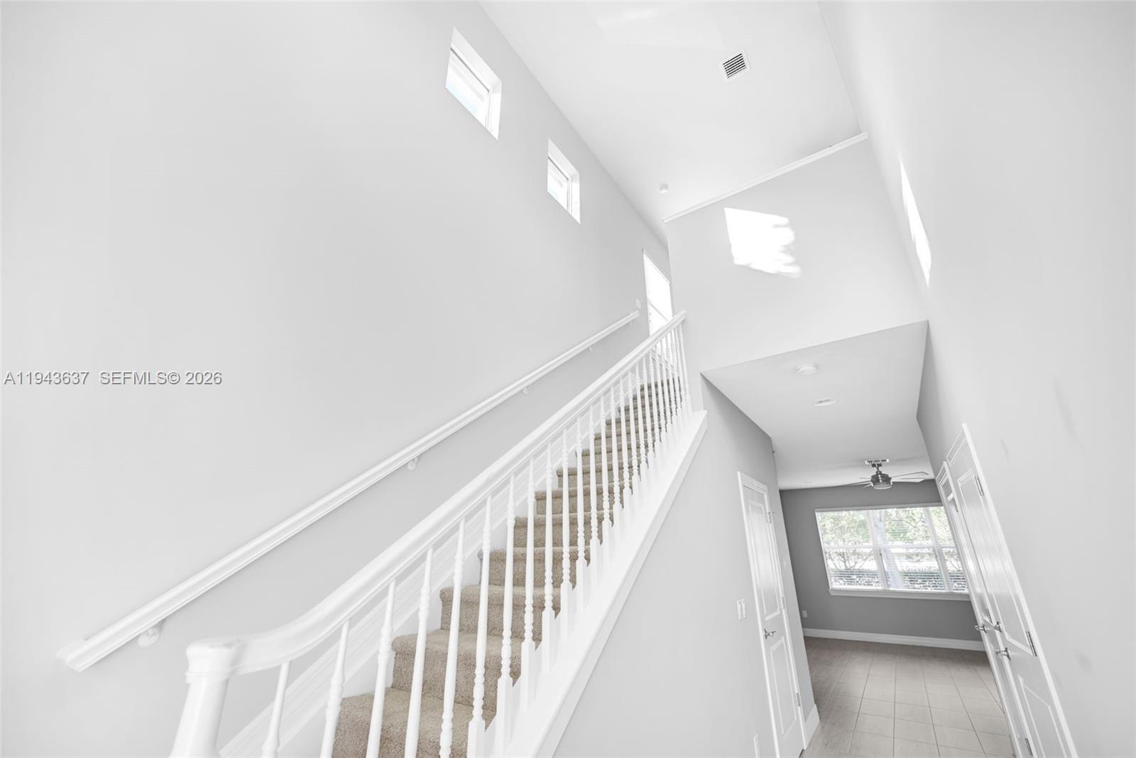 964 3 / 3 1881 кв.футов $ 2026-01-12 0 Фото