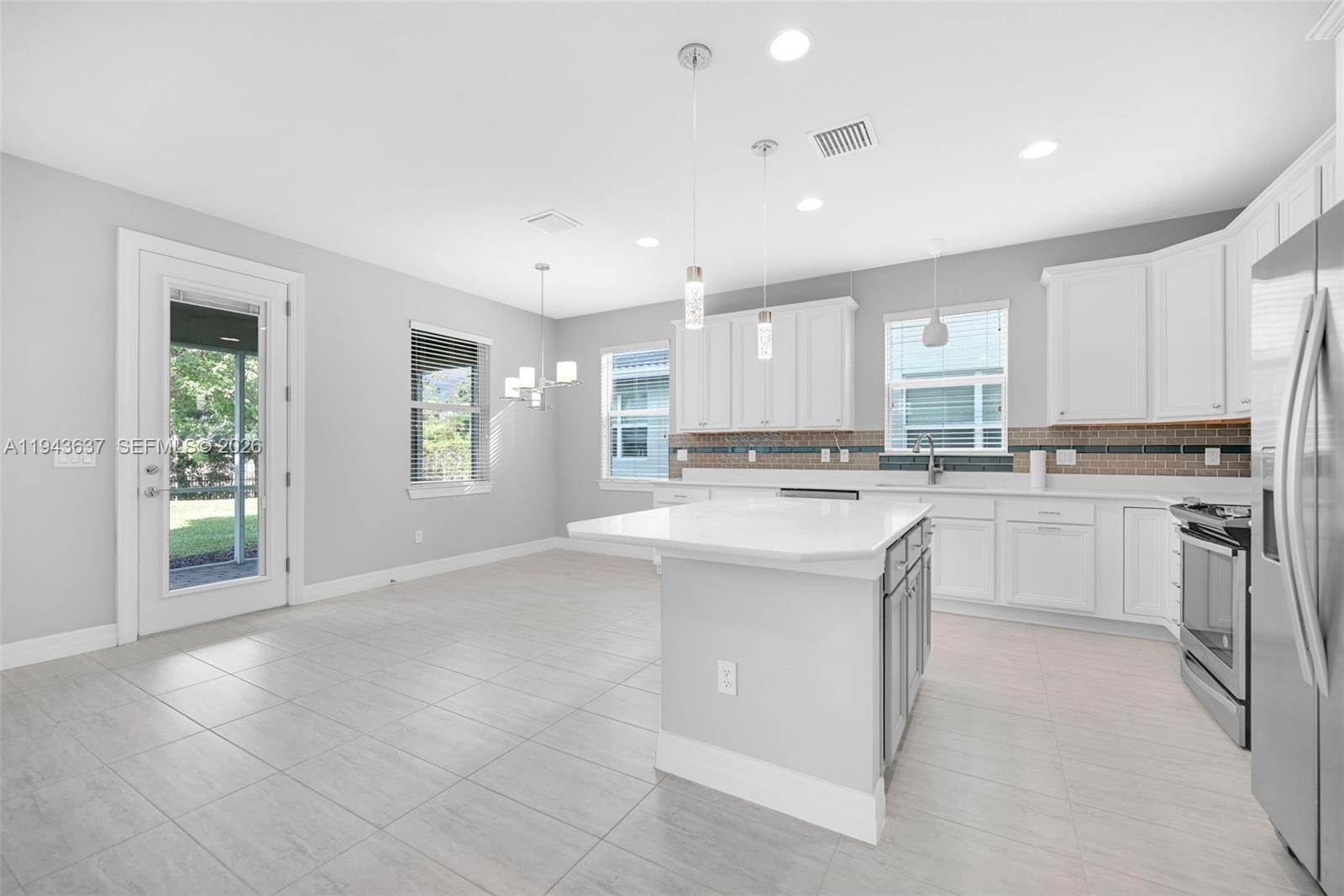 964 3 / 3 1881 кв.футов $ 2026-01-12 0 Фото