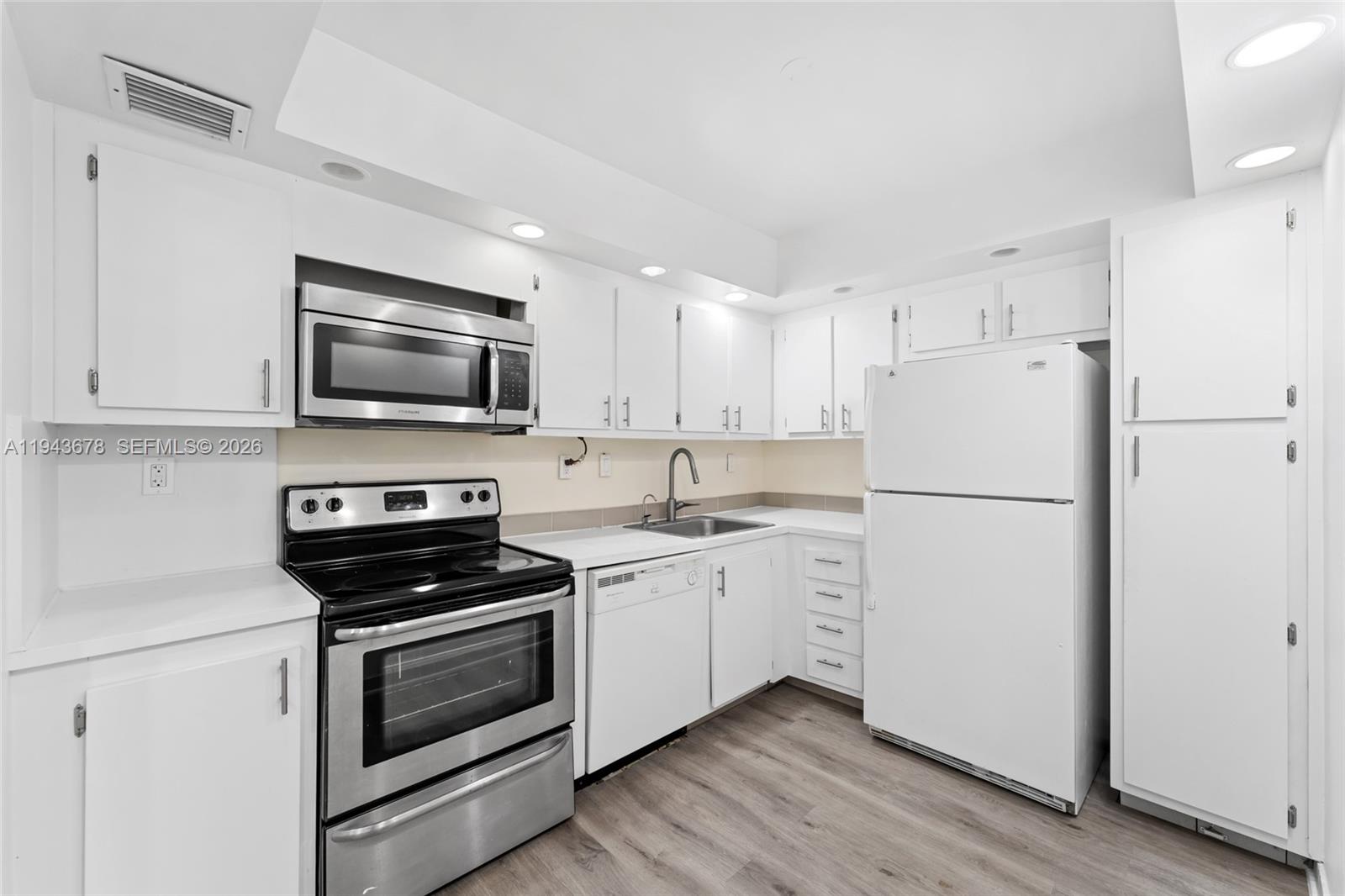 Photo of 3731 country Club DR #921, Aventura, Florida, 33180 -