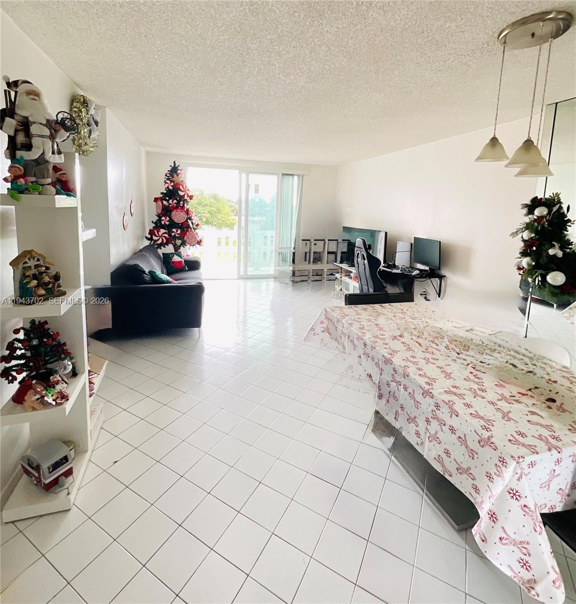 304 2 / 2 1100 sq. ft. $ 2026-01-12 0 foto