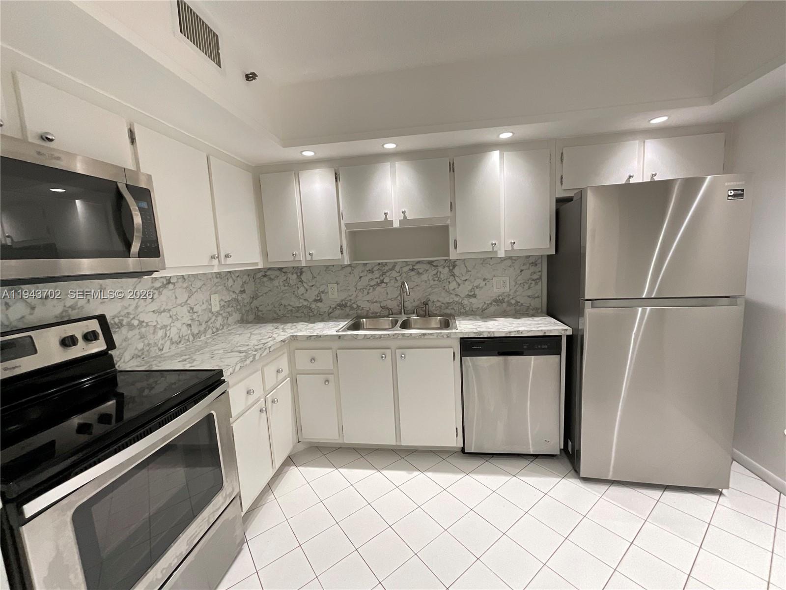 304 2 / 2 1100 sq. ft. $ 2026-01-12 0 foto