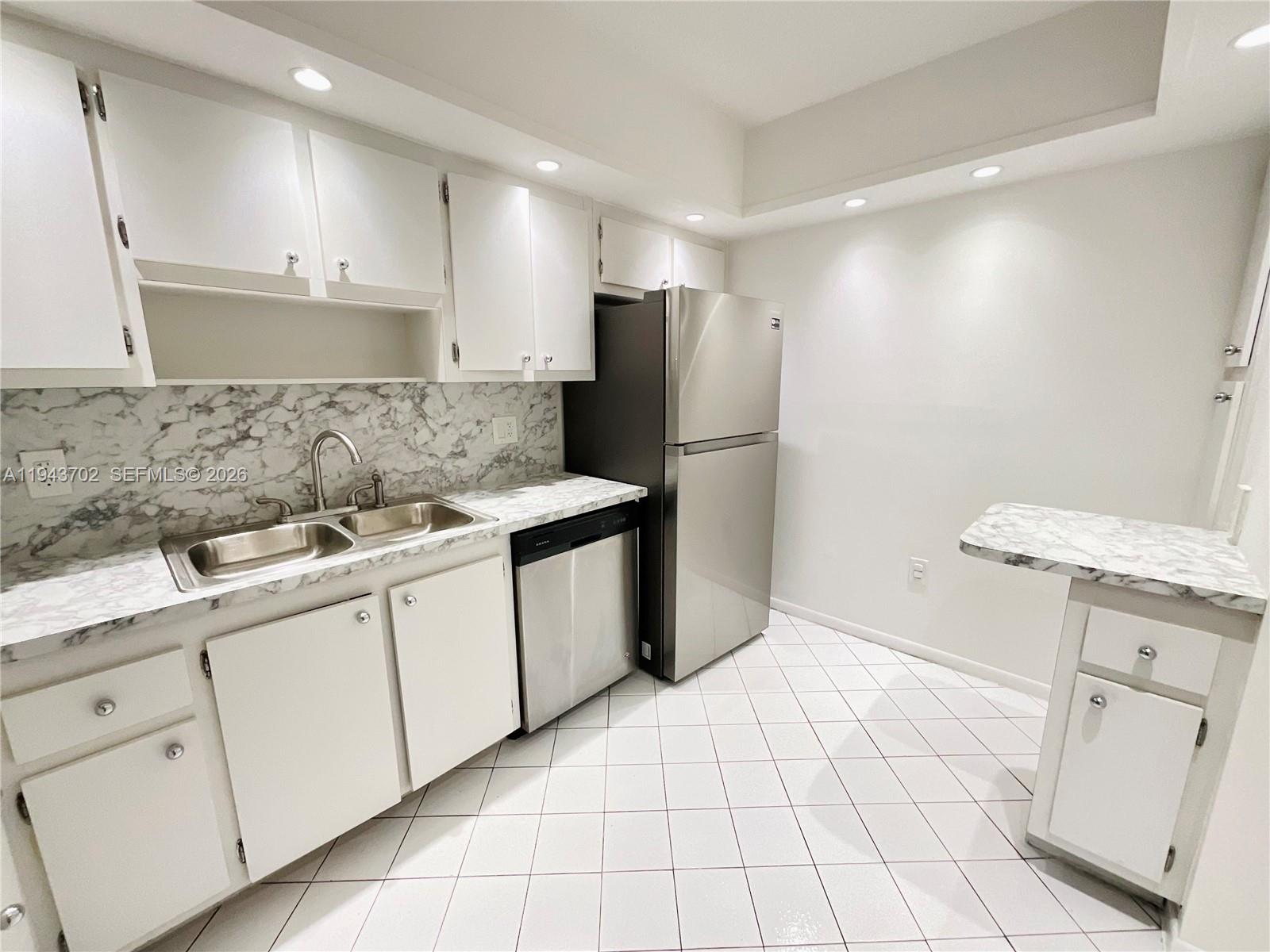 304 2 / 2 1100 sq. ft. $ 2026-01-12 0 foto