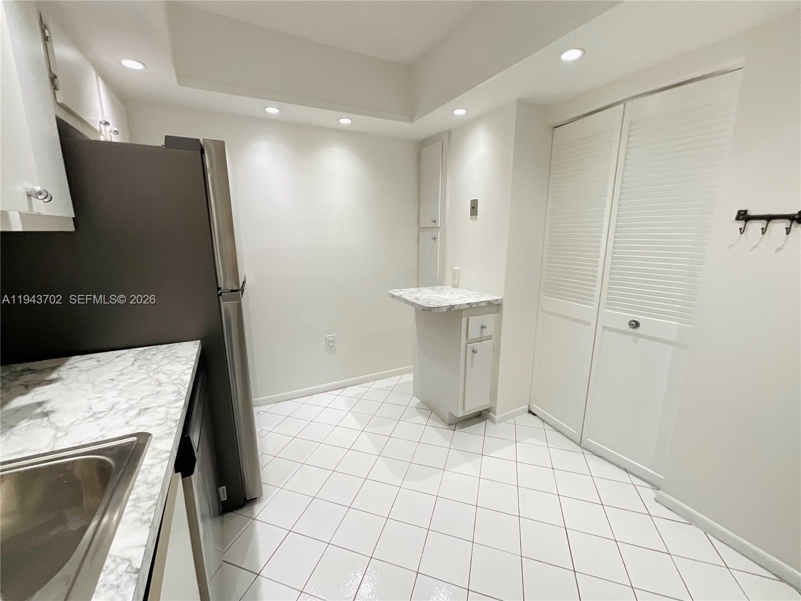 304 2 / 2 1100 sq. ft. $ 2026-01-12 0 foto