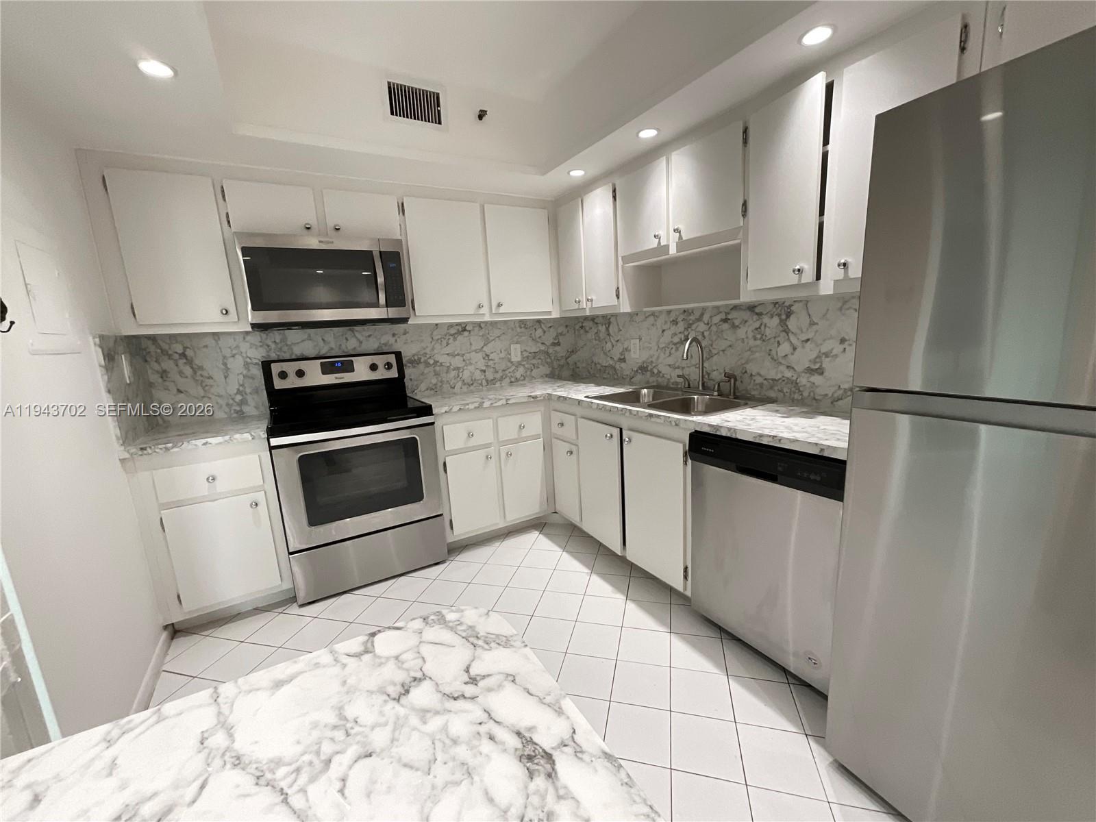 304 2 / 2 1100 sq. ft. $ 2026-01-12 0 foto