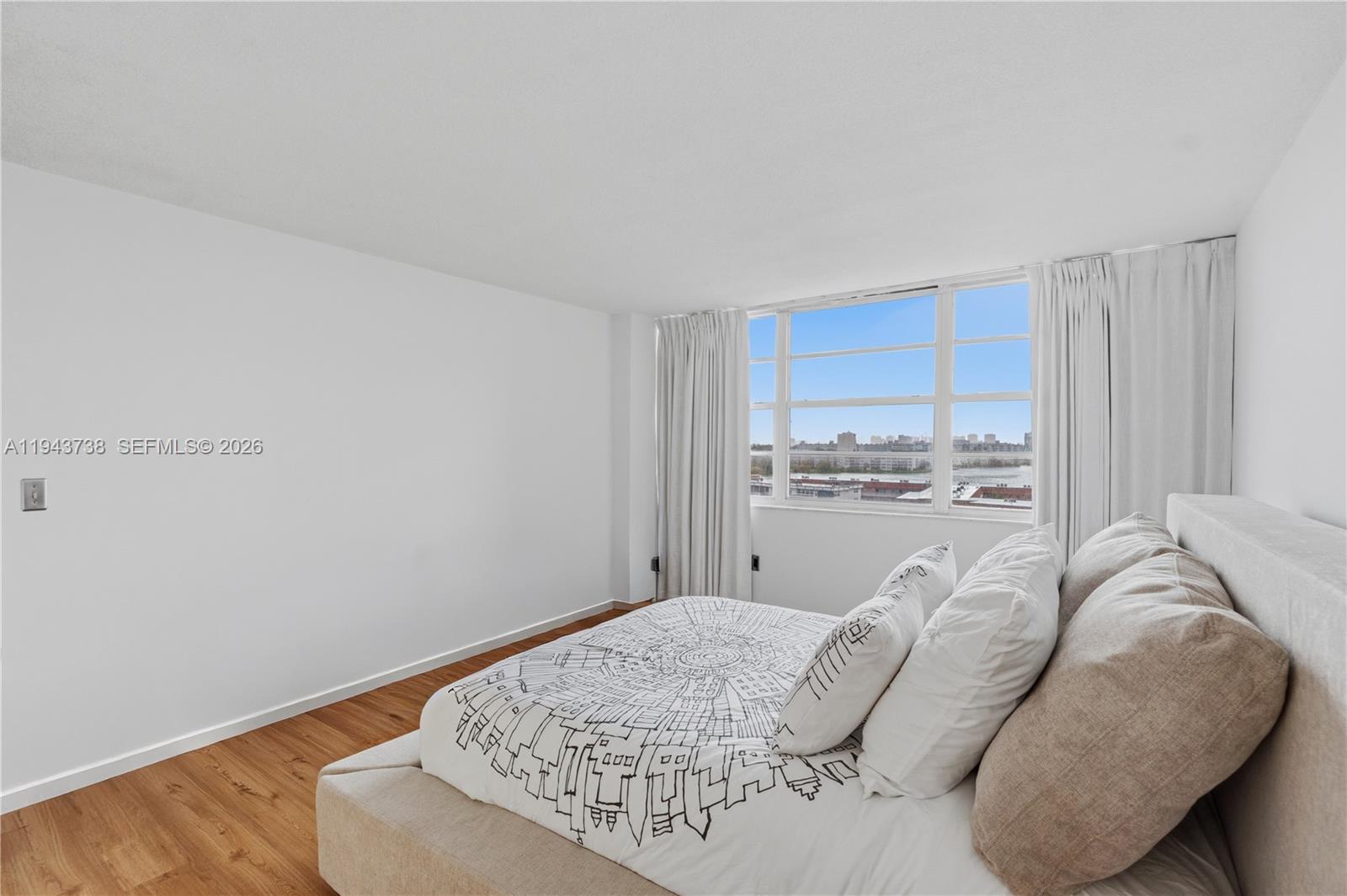 Ver detalles 806E 2 / 2 1140 sq. ft. $ 2026-02-09 0 foto