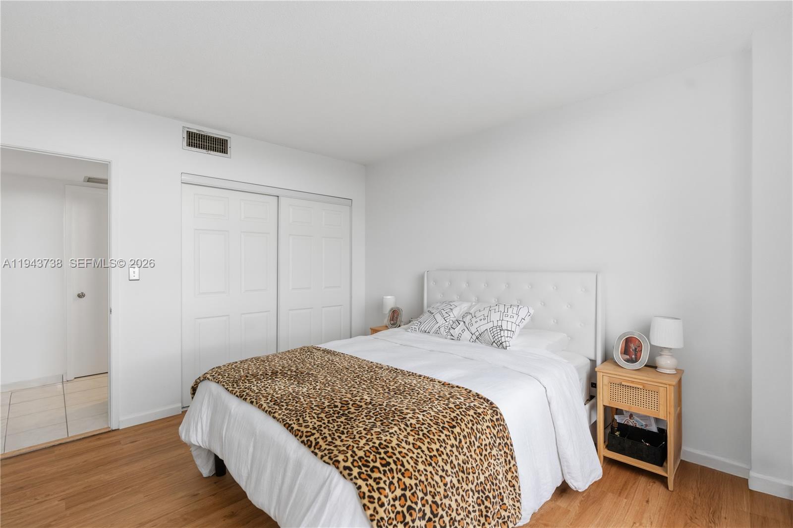 Ver detalles 806E 2 / 2 1140 sq. ft. $ 2026-02-09 0 foto