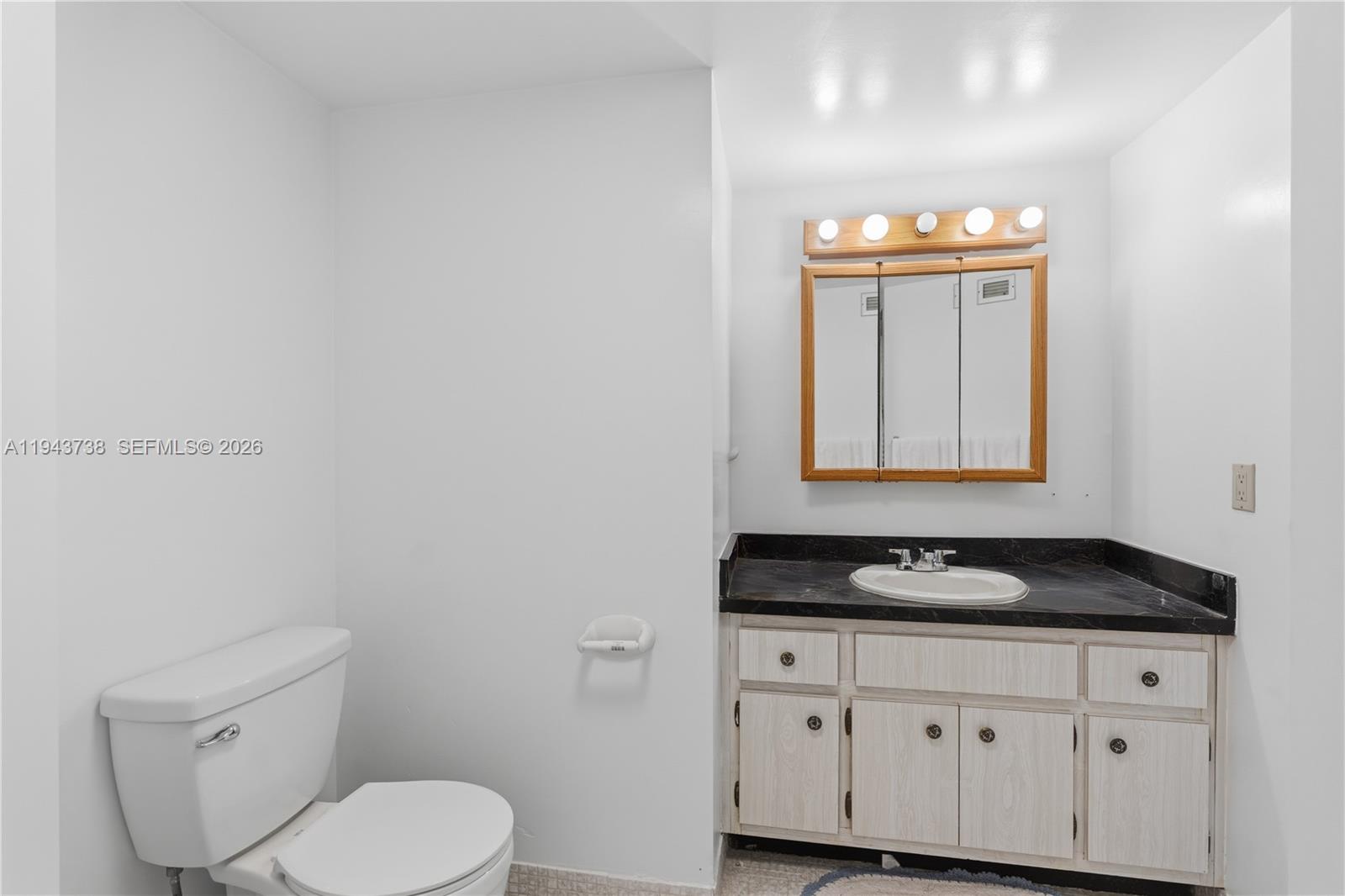 Ver detalles 806E 2 / 2 1140 sq. ft. $ 2026-02-09 0 foto