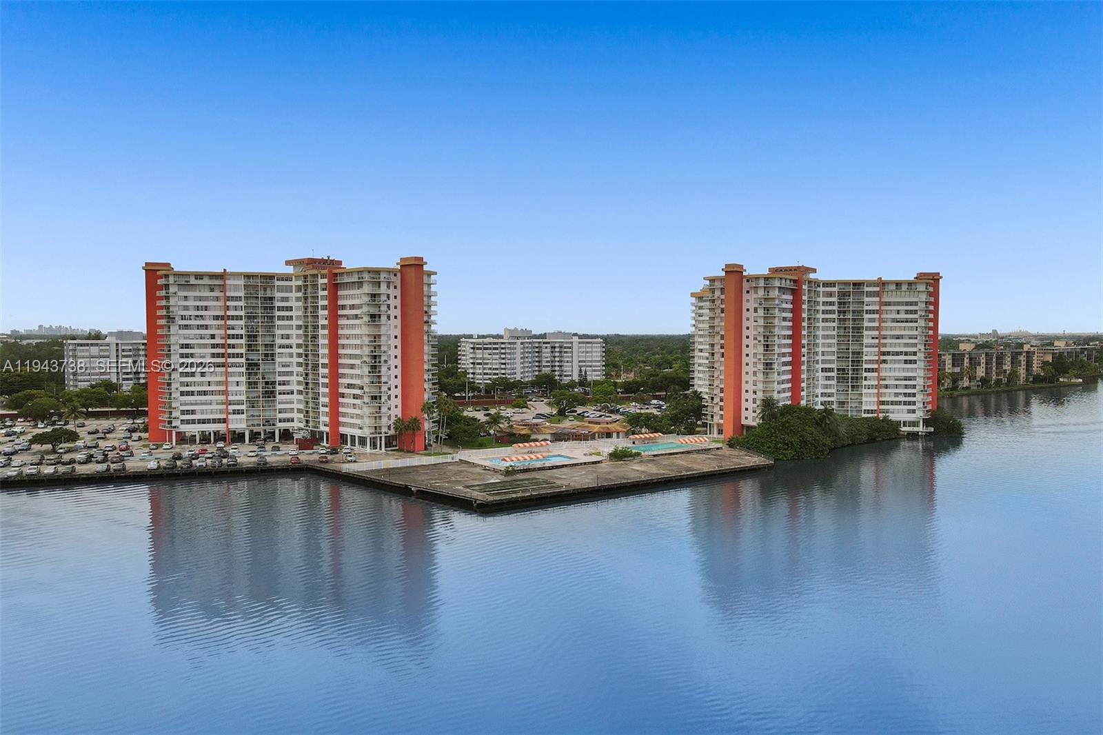 Ver detalles 806E 2 / 2 1140 sq. ft. $ 2026-02-09 0 foto